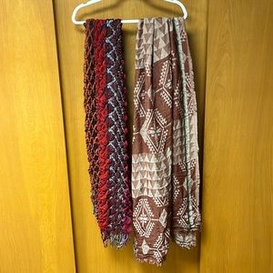 Two Scarfs. Both come together.